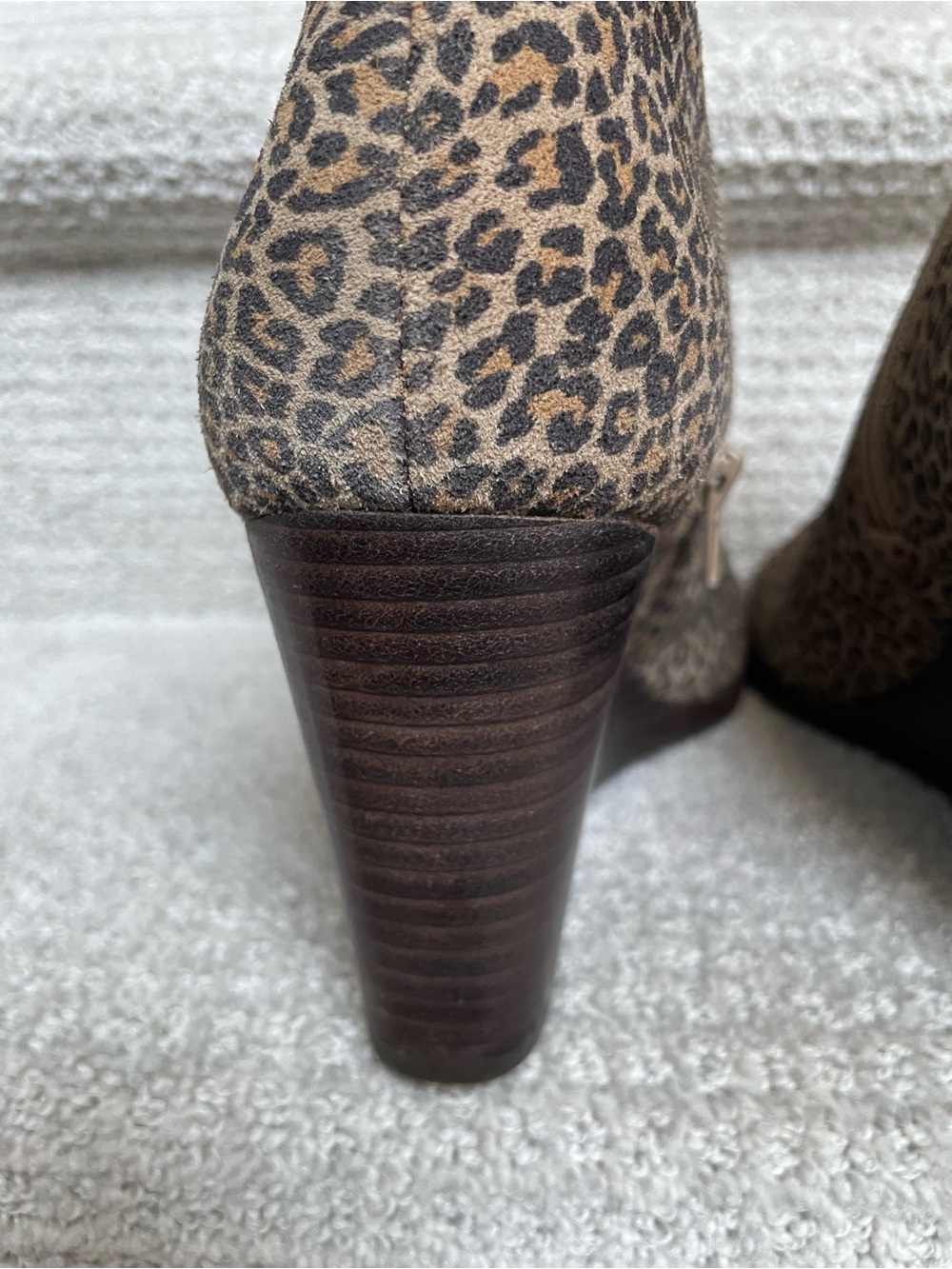 Lucky Brand Yabba Leopard Print Leather Stacked Wooden Heel Booties Size 11M - Picture 8 of 14